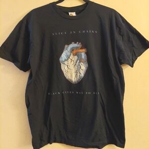 Alice In Chains Black gives way to blue 2010 heart graphic concert t shirt. XL